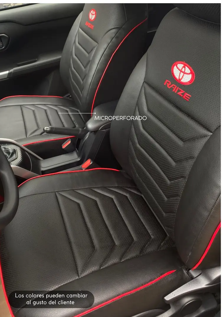Forros negro microperforado con vivo rojo y bordado Raize en un Toyota Raize